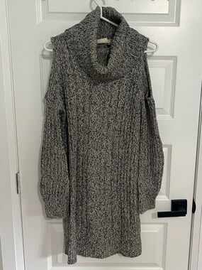 243 - La Classe Couture Turtleneck Cold-Shoulder Sweater Dress in Heather Gray